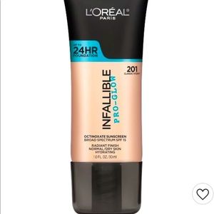 L'Oreal Infallible Pro-Glow Foundation Normal/Dry Skin with SPF 15